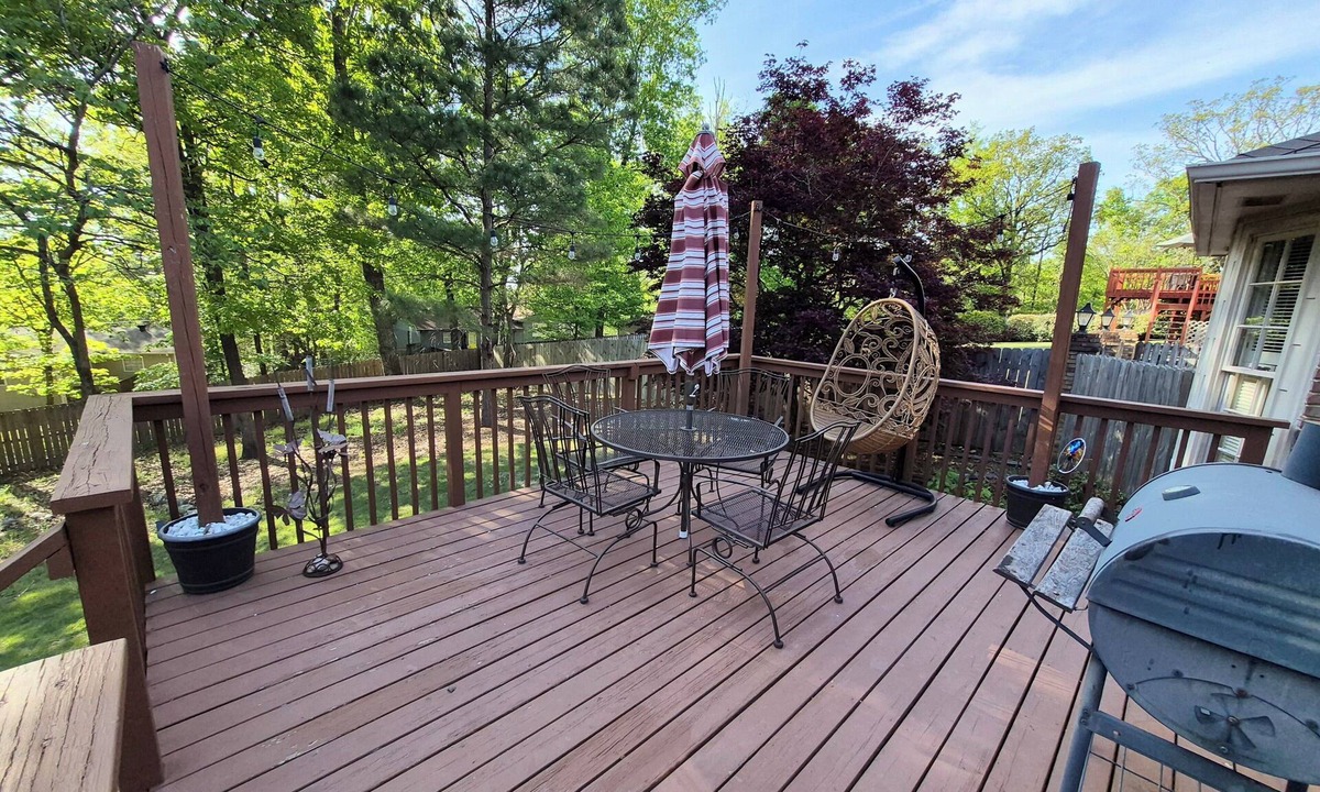 New Castle House | Awesome 3-bedroom house with an inviting deck