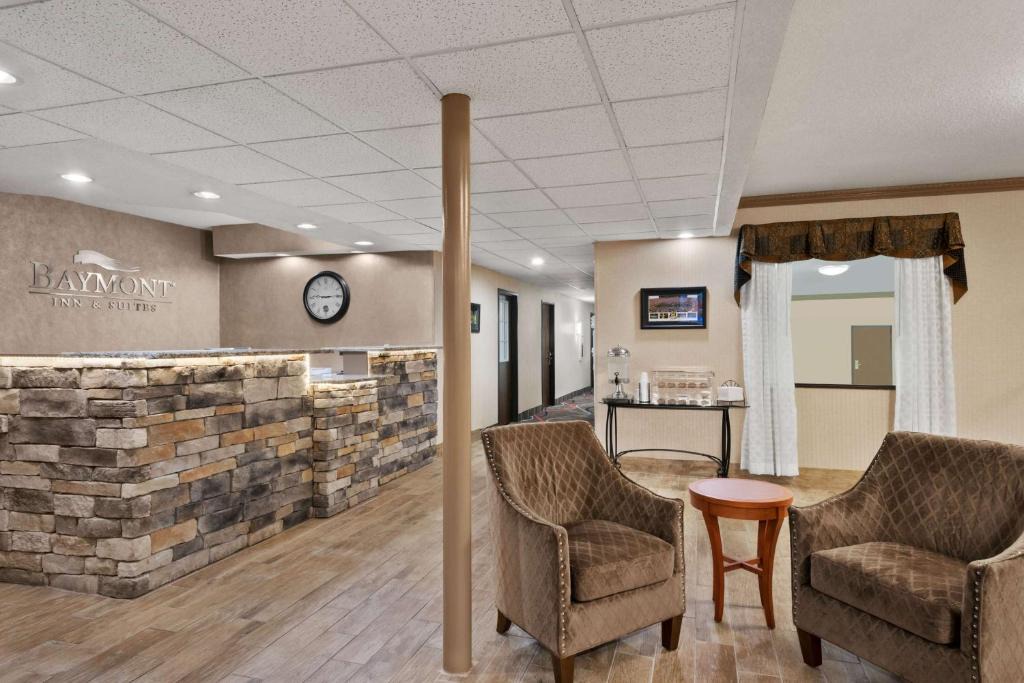 Belleville Hotel | Baymont by Wyndham Belleville Airport Area Free Airport Shuttle