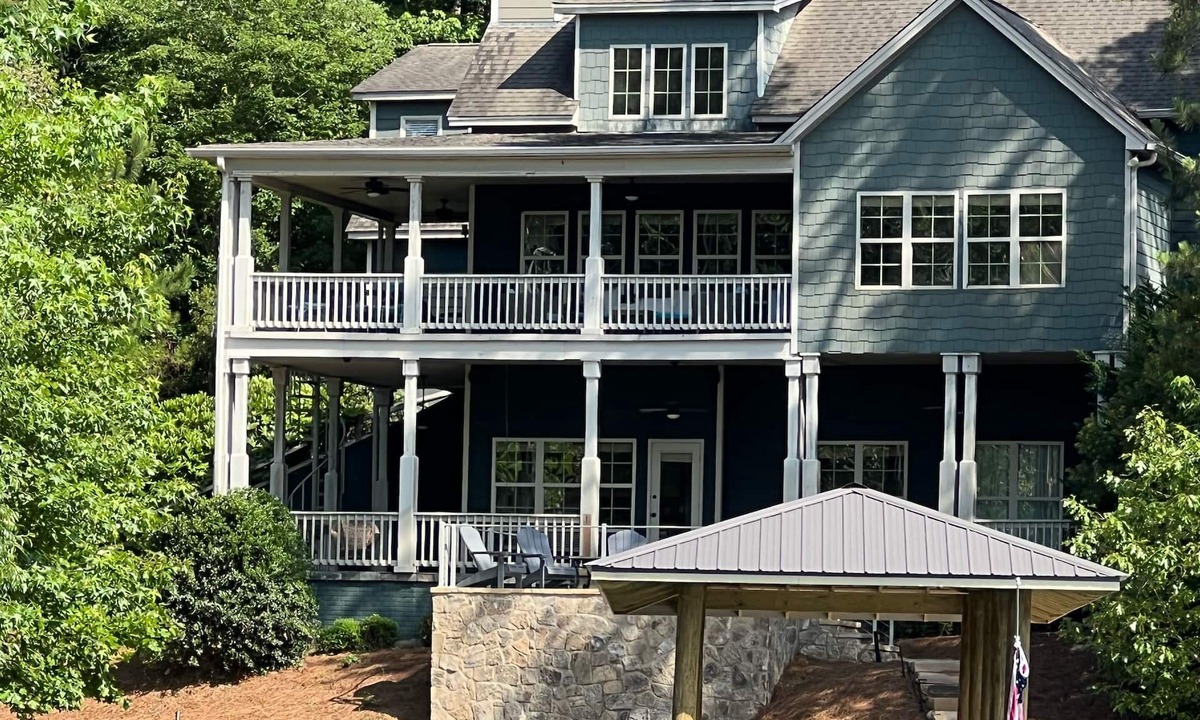 Tallassee House | Beautiful Lake Martin 5 br—Great Central Location