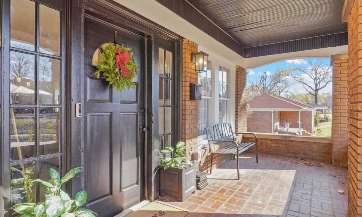 Norwood House | Beautifully Renovated Historic 4 BR Home|Sleeps 16