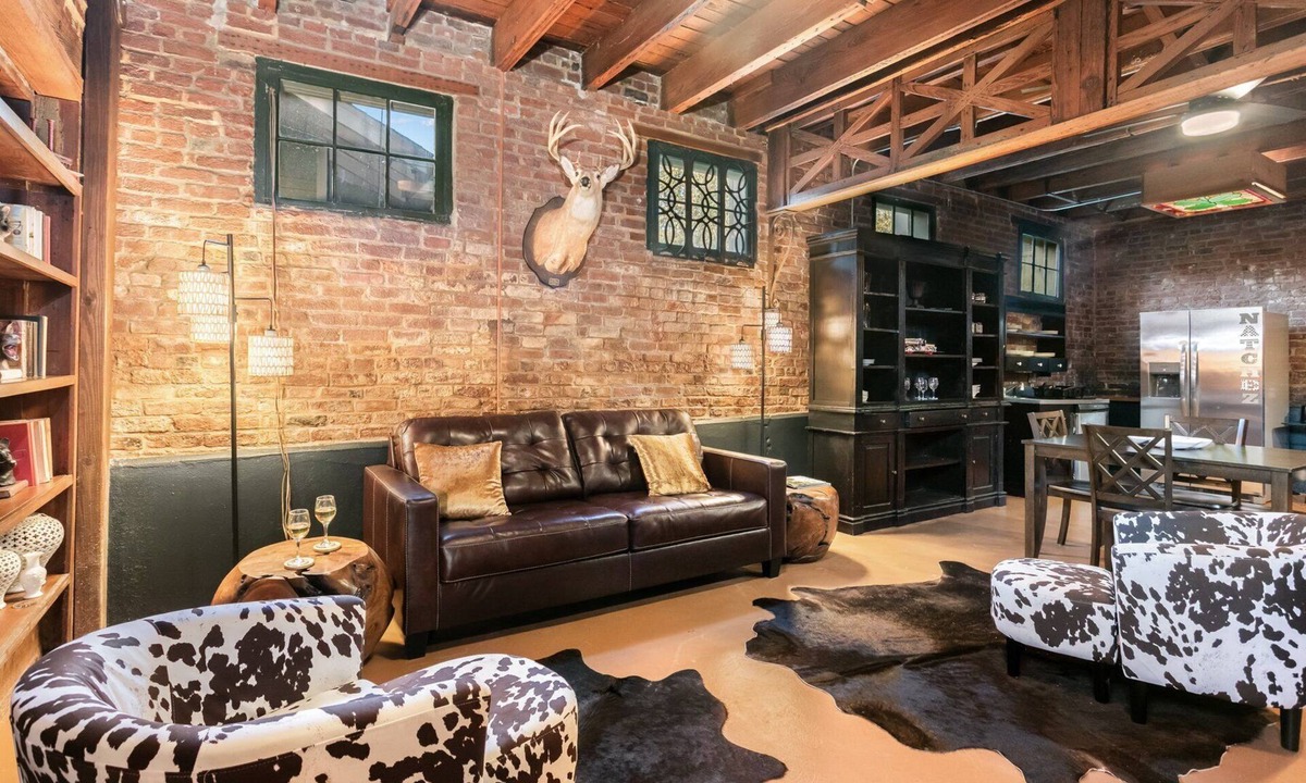 Natchez Condo | Beekman Place | 3/3, Full Kitchen, Washer/Dryer, Walk to Historic Downtown