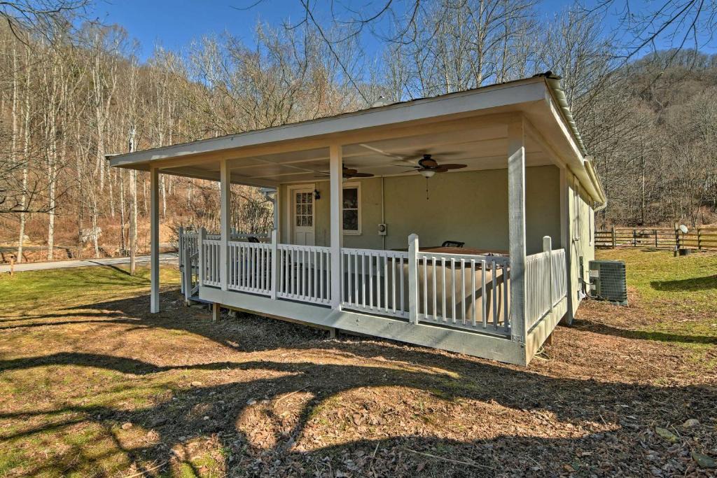 Mars Hill House | Best Getaway for 2 w/Own Creek & Hot Tub
