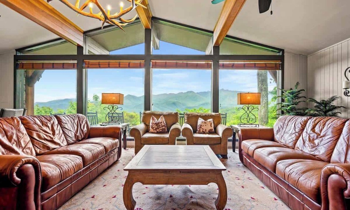 Chalet Village Cabin | BEST view | pool table | hot tub | 3 King, 3 Queen