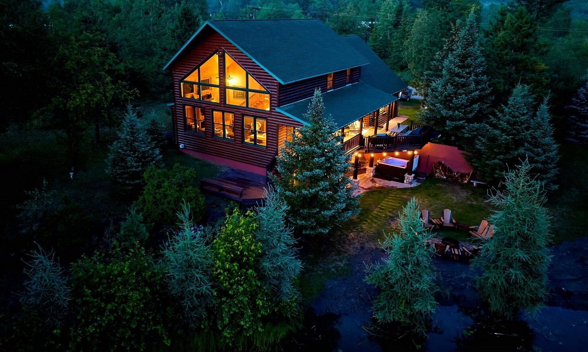 Comins Cabin | Big Bear Lodge Retreat where friends & families gather and meet!