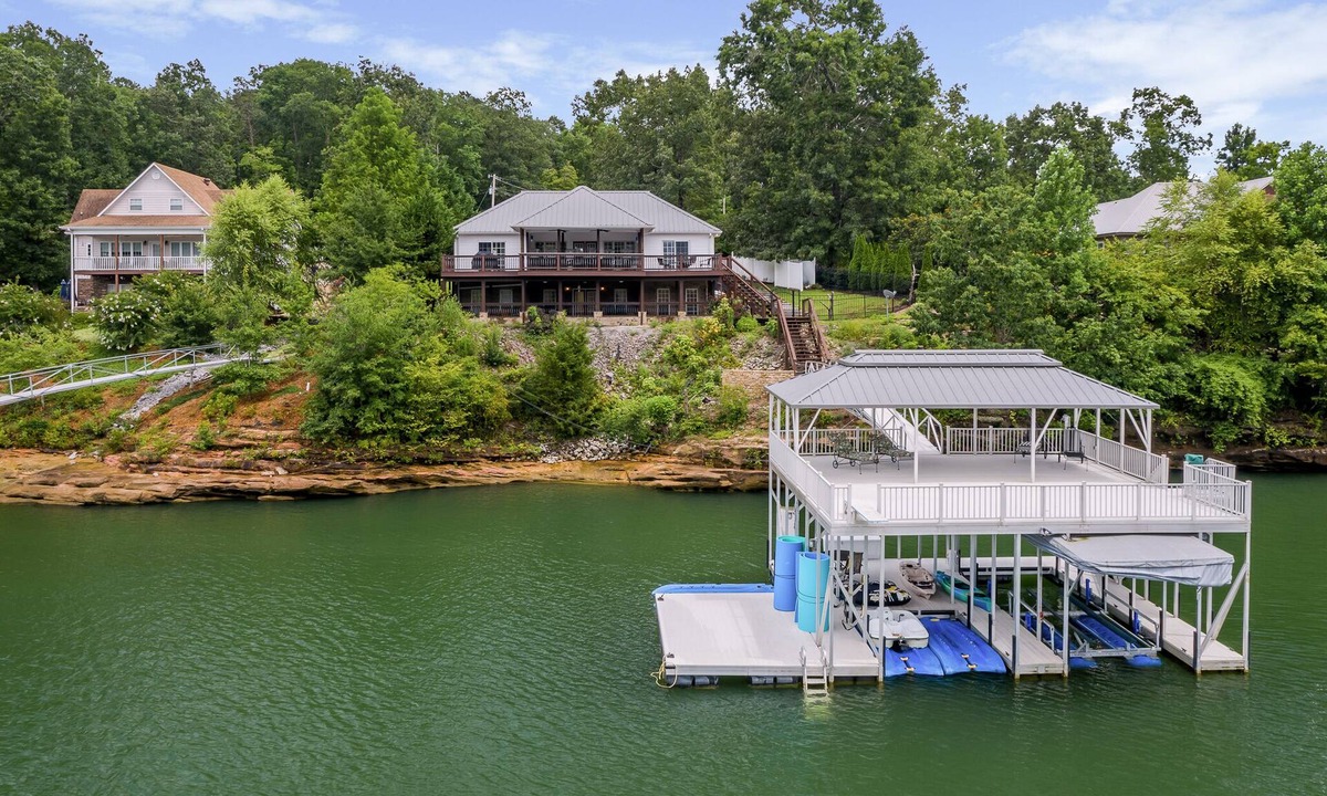Houston House | Blessings Family Lodge- Amazing sunsets, amazing views!