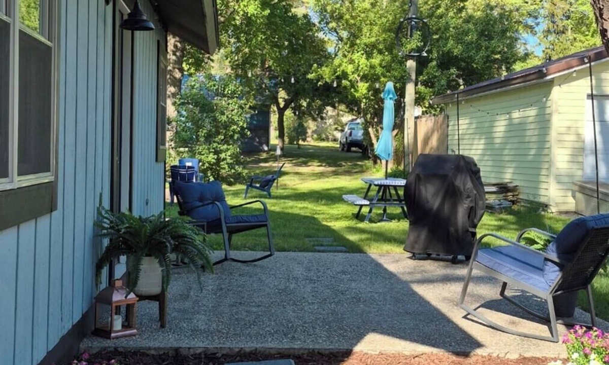 White Cloud Cabin | Brilliant 1-bedroom with loft cabin, with views of Diamond Lake in White Cloud