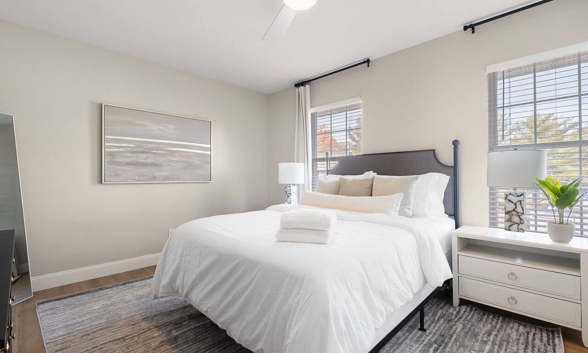 Northeast South Bend House | Bring Everyone to Shamrock Hill /Renovated 5BR Townhome/ Home Base near ND