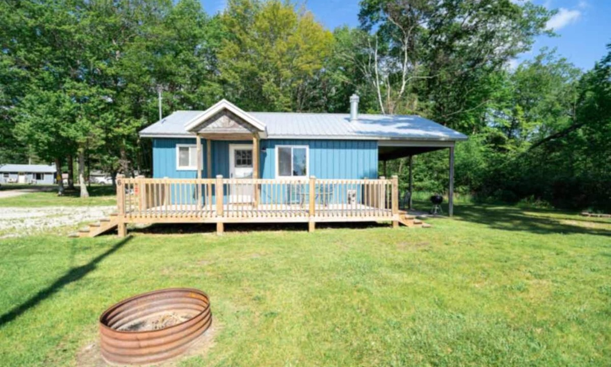 Oscoda Cabin | Cabin #6 Whispering Waves