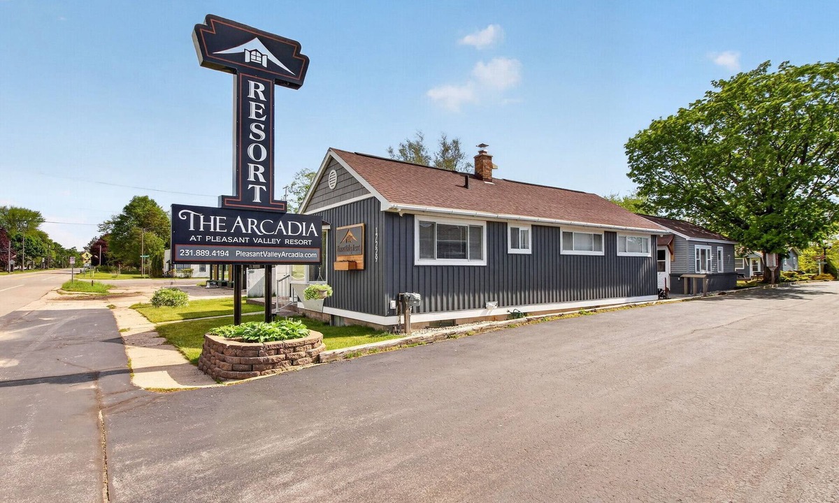 Arcadia Cabin | Cabin 8/Pleasant Valley Resort/Hot Tub/Sauna/BBQ