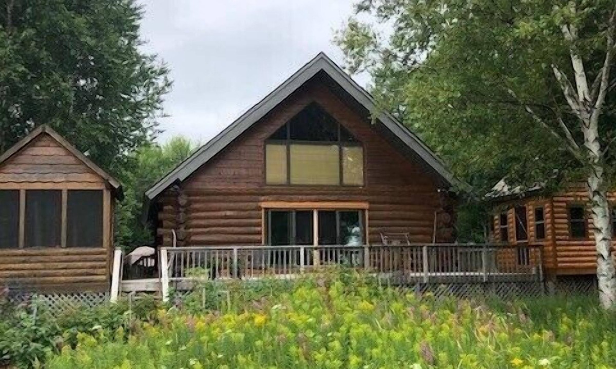 Lake Linden Cabin | Cabin on the Cove: Summer Fun Awaits: Cabin on the Cove, Right on Lake Superior!