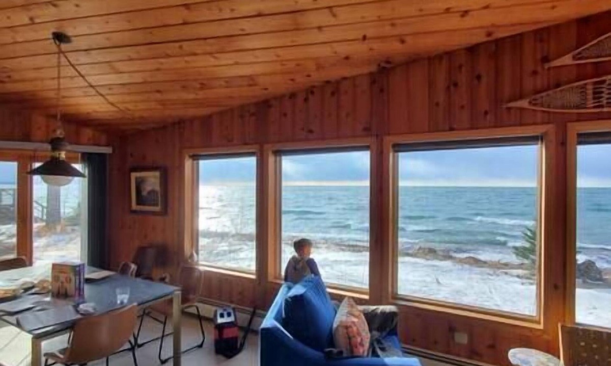 Laurium House | Cedar Bay - Front Row