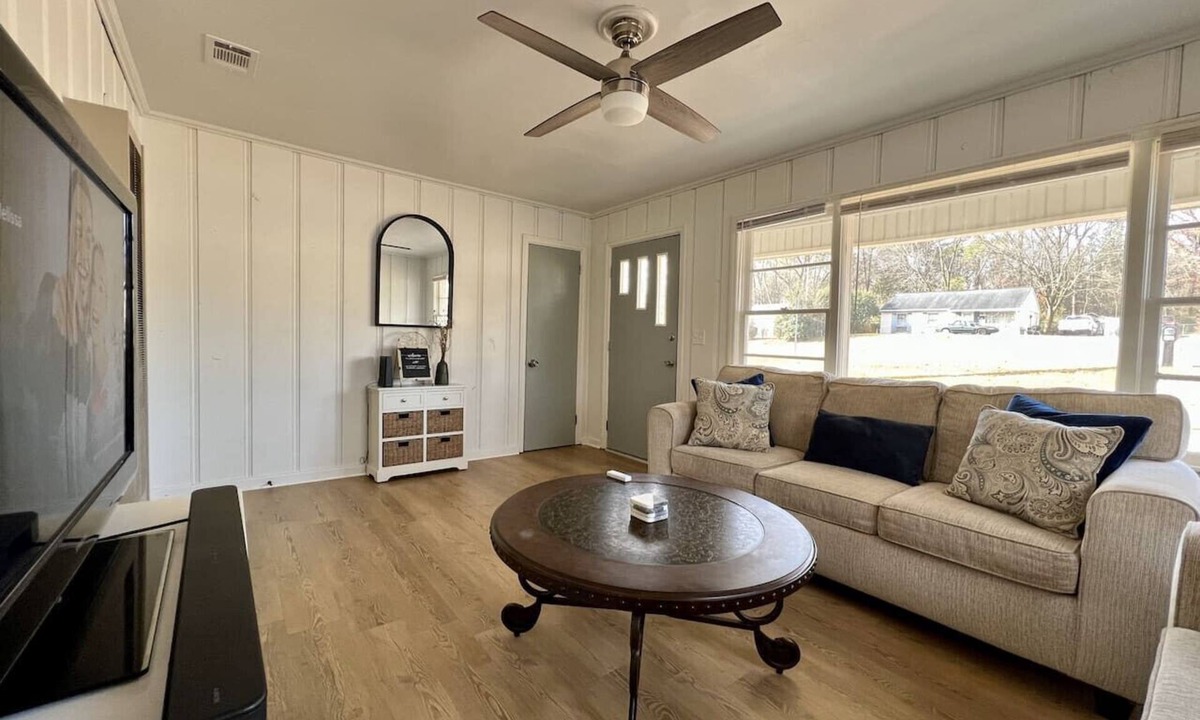 Starkville House | Central Charmer - Fire Pit - Game Day - Central !