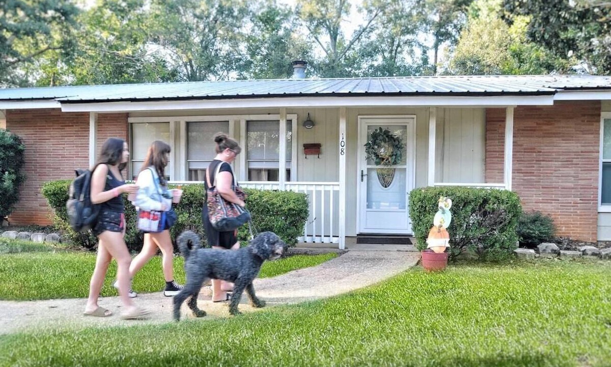 McComb Apartment | Centrally located entire home w/Fenced in yard
