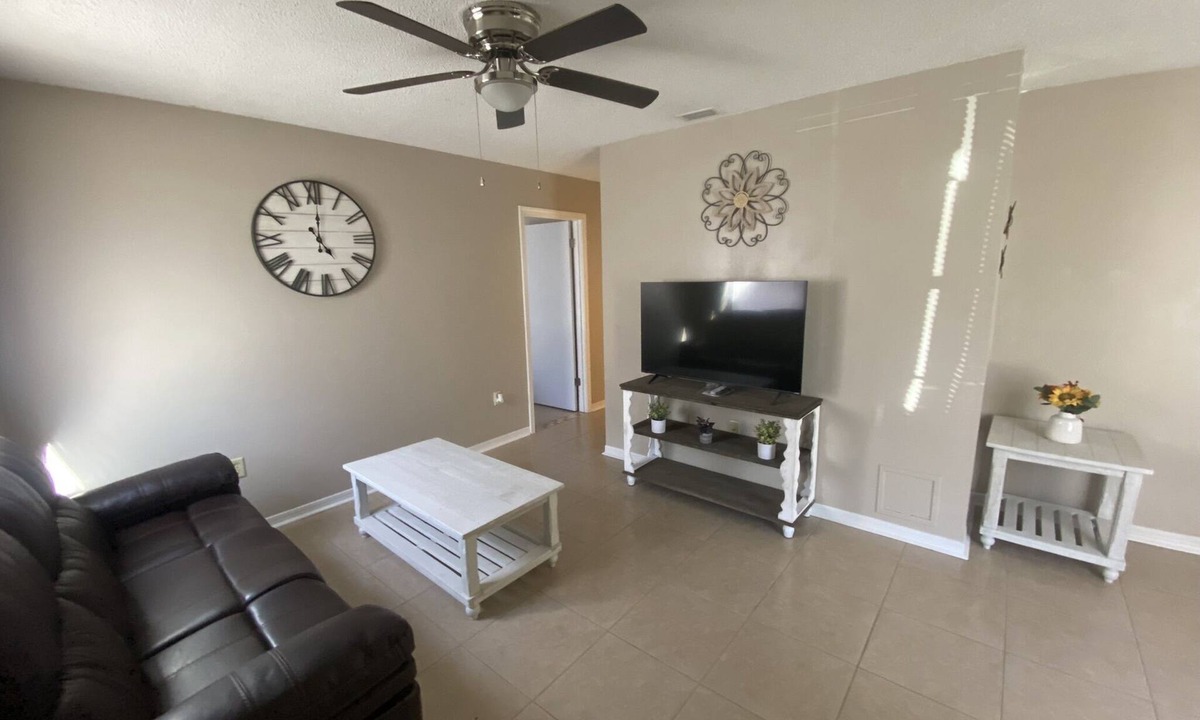 Crestview House | Centrally Located to bases and beaches/3 Bedroom