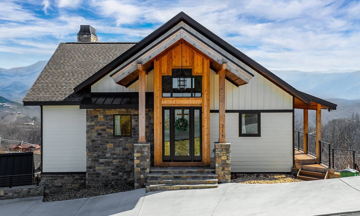 Chalet Village North Cabin | Chalet Village Luxury Cabin w/INSANE Views! Hot Tub! Game Room!