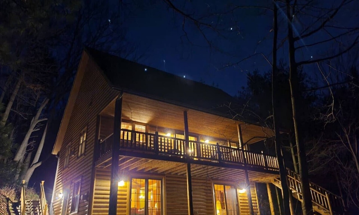 Sturgeon Bay Cabin | Chanticleer Cabins -The Oak Cabin