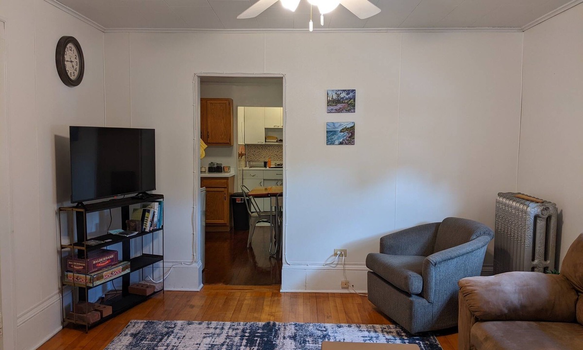 Laurium Apartment | Charming 2 bedroom apartment in Calumet's Historic district!