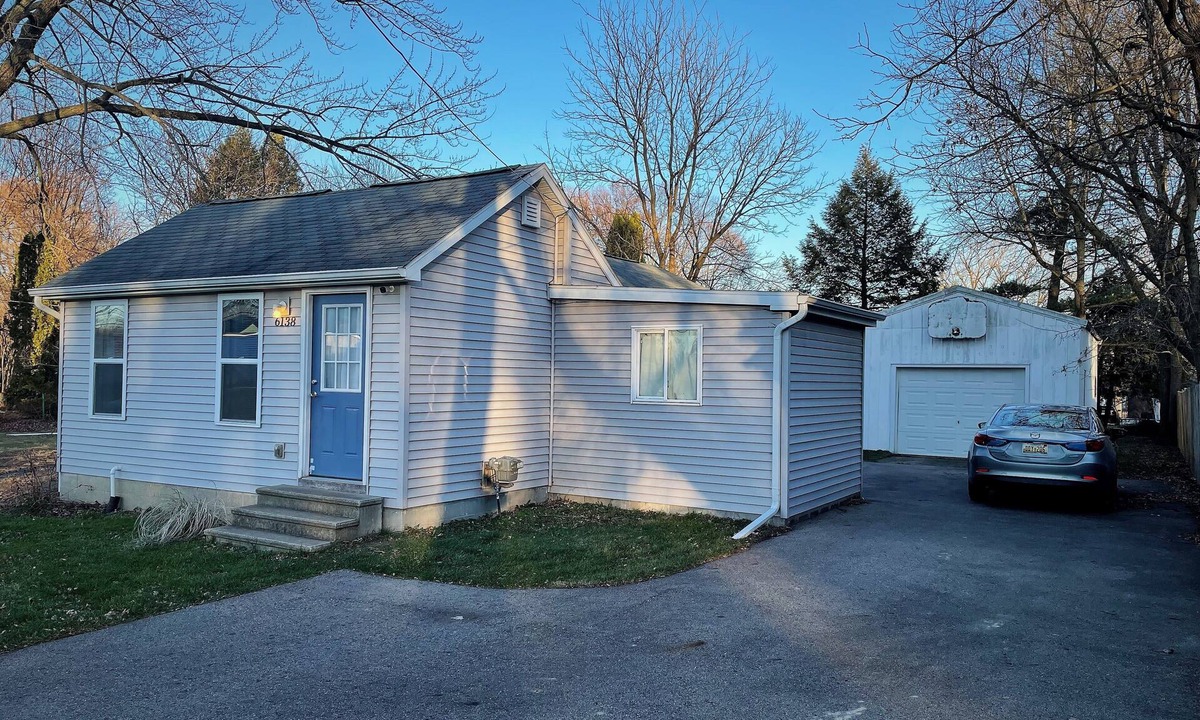 East Lansing House | Charming 2-bedroom house in quiet East Lansing neighborhood