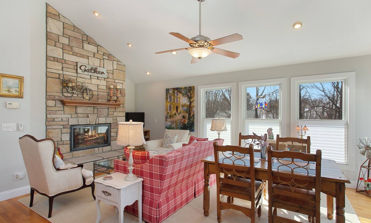 Lake Michigan Beach House | Charming 2BR (Sleeps 4) Coach House w/Lake Michigan Access