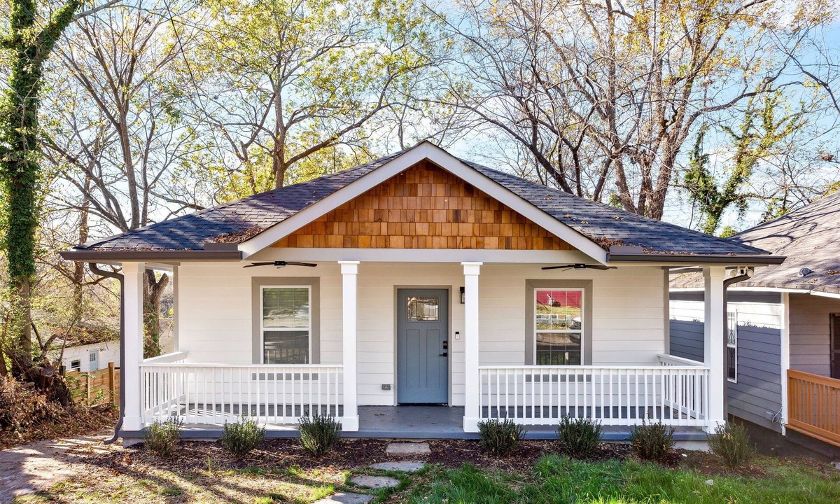 Pittsburgh House | Charming 3 BDR Bungalow - Prime DT ATL Location!