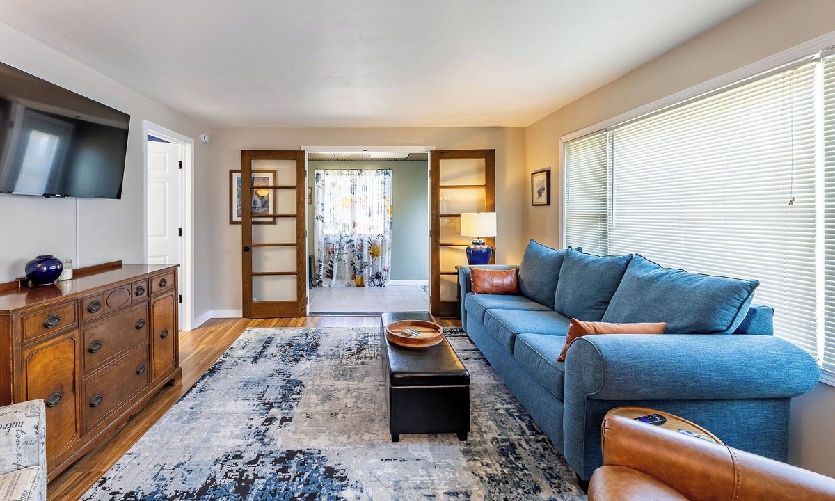 Lakeside House | Charming 3-bedroom house in wonderful Muskegon with WiFi, AC
