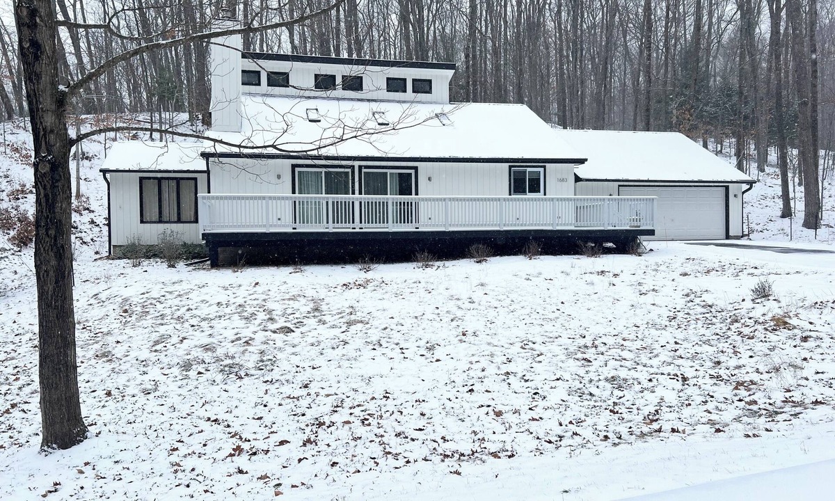 Birchwood Farms House | Charming 4-bedroom house in Harbor Springs, Close to town and Ski Hills!