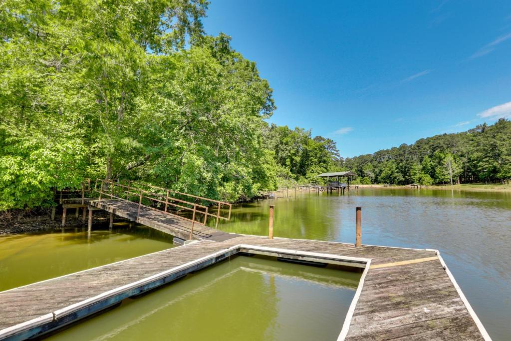 Abbeville House | Charming Abbeville Home w/Private Boat Dock!