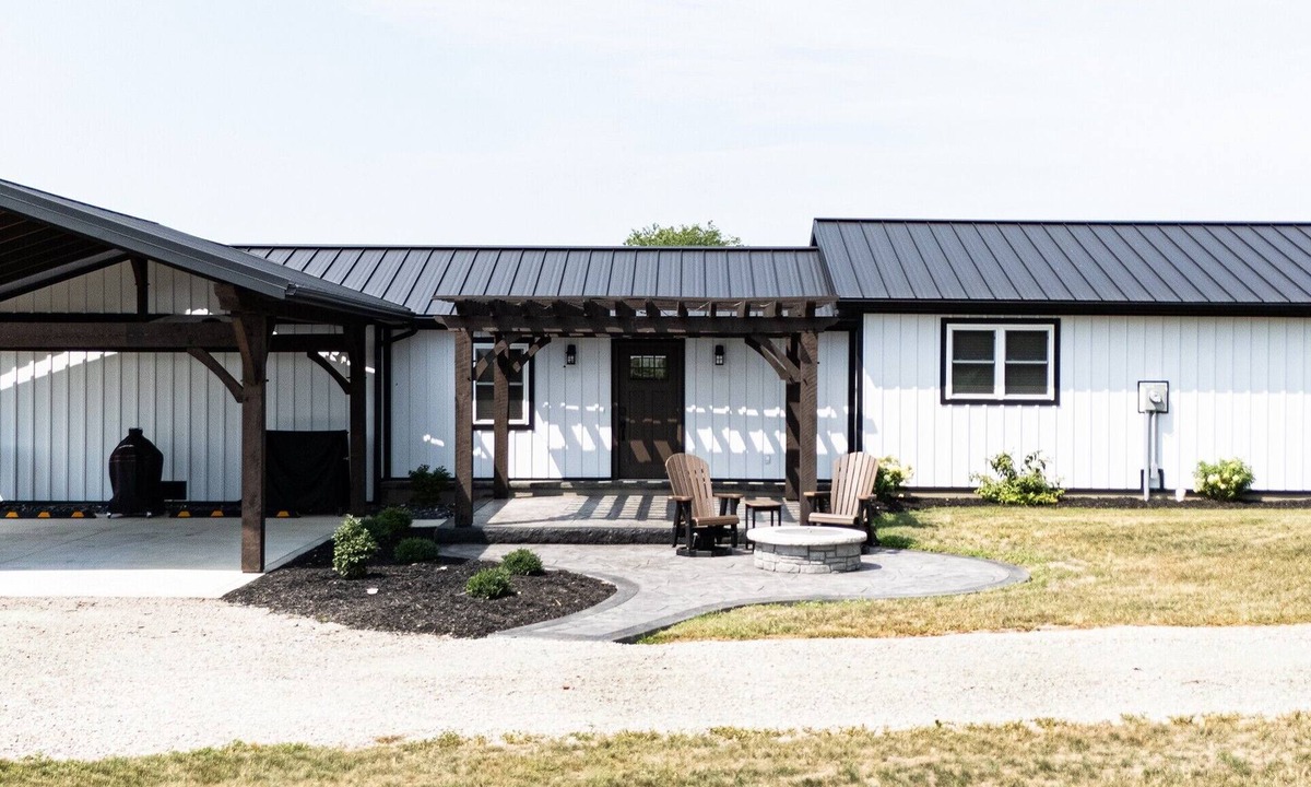 LaGrange Cottage | Charming LaGrange 3-bedroom cottage less than 10 minutes from Shipshewana, IN!