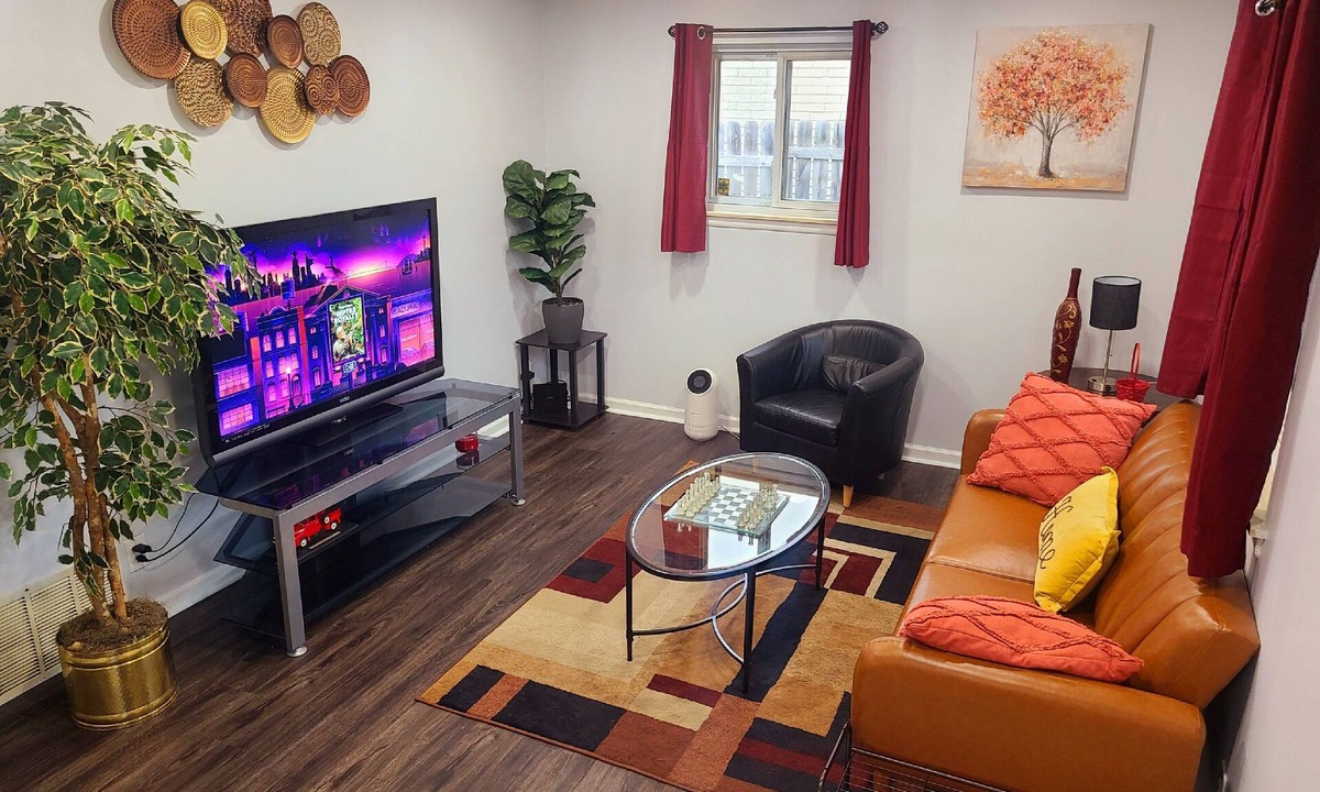 Westland House | Charming Retreat, 30 min to Det & AA, Bonfire Pit