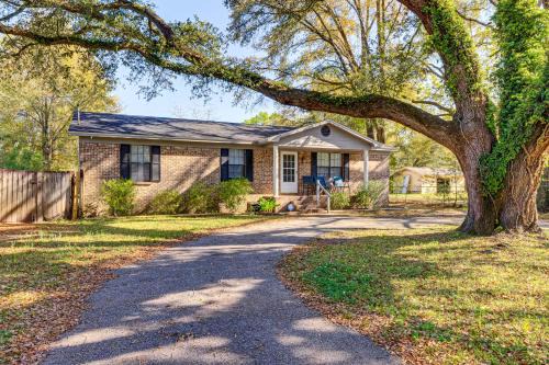 Satsuma House | Charming Satsuma Home ~ 14 Mi to Mobile!