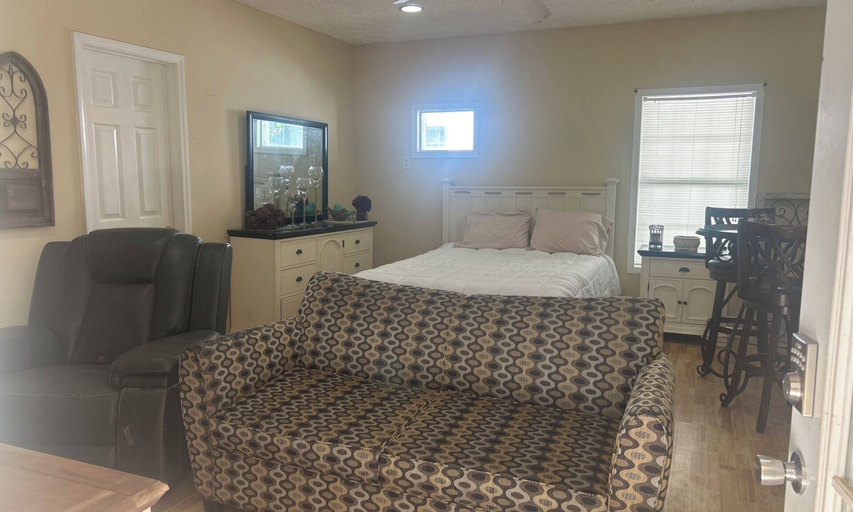 Valley Grande Apartment | Charming studio with AC in beautiful Valley Grande Golf Course.