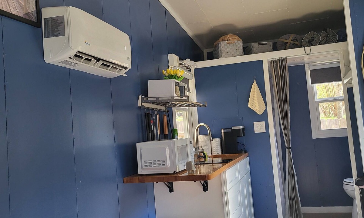 Rogersville House | Charming tiny house in Rogersville. Come relax in this quiet country setting