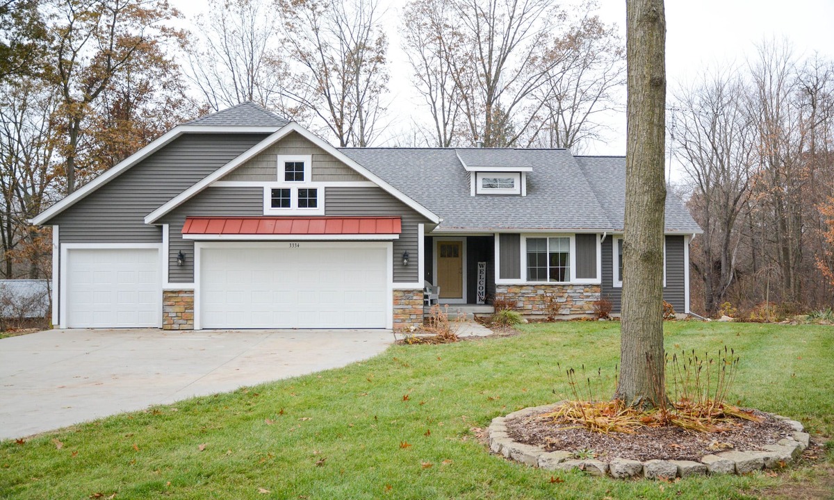 Saugatuck House | Charming w/Grill, Hot Tub, firepit, Trails, 3.3 Acres-Just 4 Mi From Saugatuck!