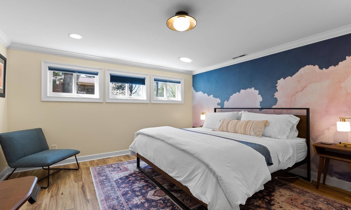 Chattanooga House | Chattanooga Suite | 5 Min Downtown | Tempurpedic | Standing Desk | 205 Mbps WiFi