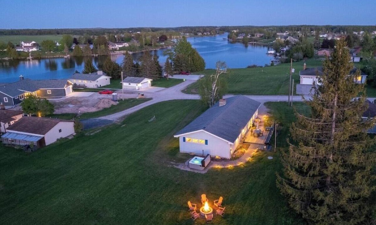 Cheboygan House | Cheboygan River glow with fire pit/game room/hot tub! min to boat launch/beaches