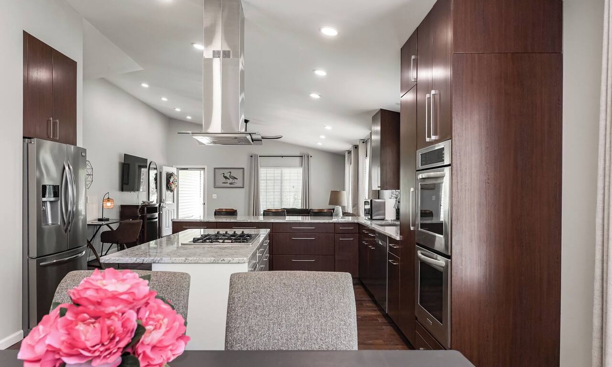 Lake Orion House | Chef's Kitchen, King Bed near GM Orion, Shops/Dining and Easy Access to Freeways