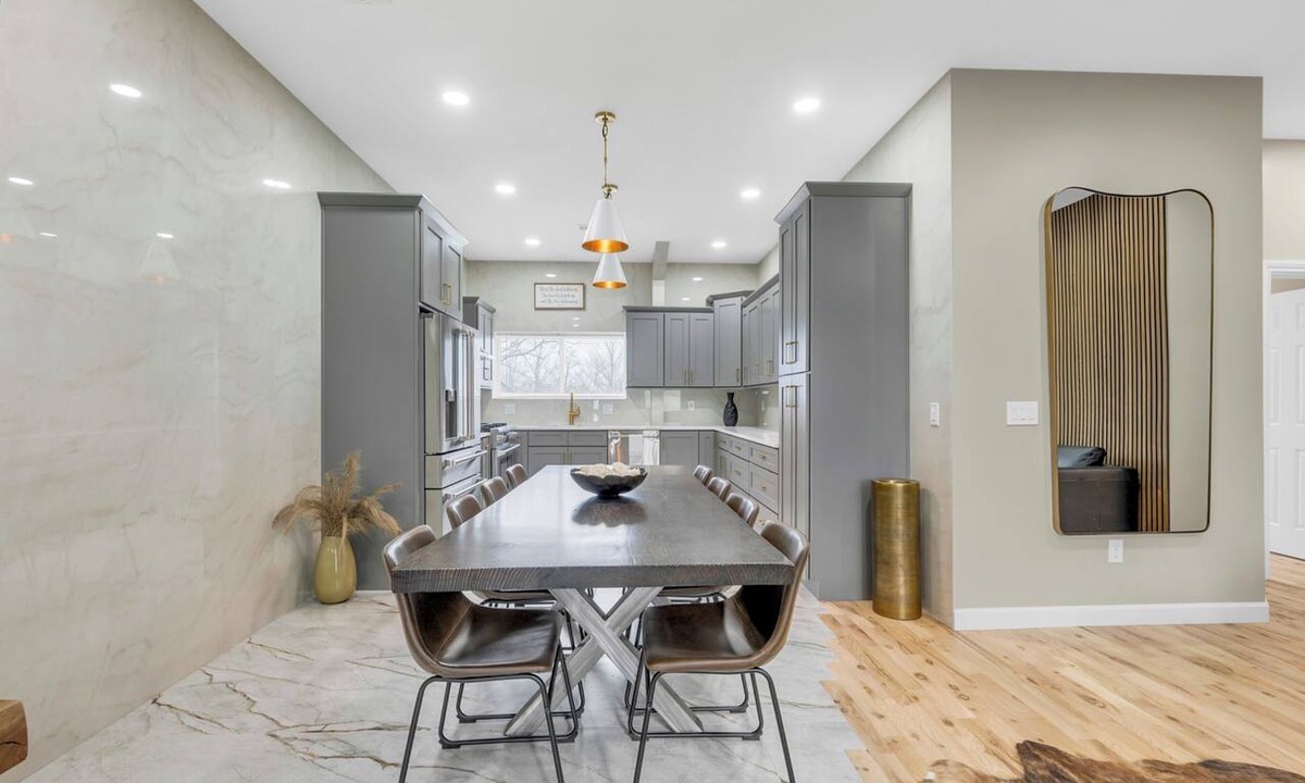 Farmington Hills Apartment | Chic 3-Bedrooms Haven Dream Home Farmington Hills