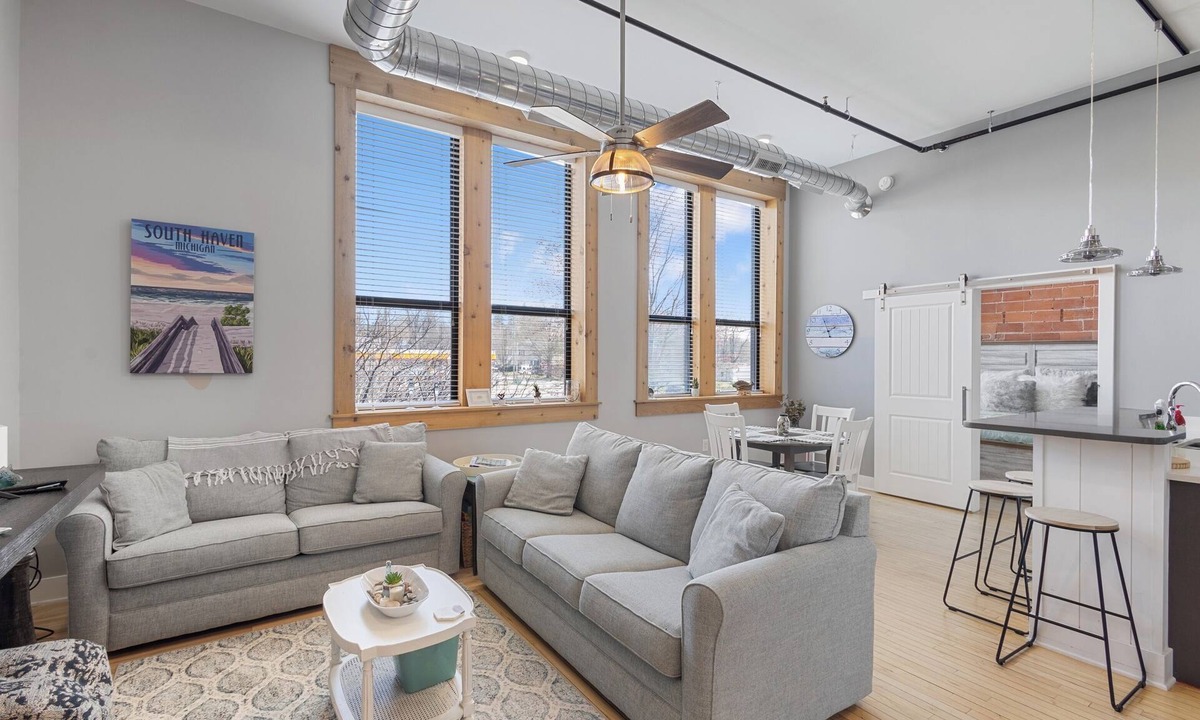 South Haven Condo | Chic Downtown Loft with pool, hot tub, gym, theatre, king bed, walk to town