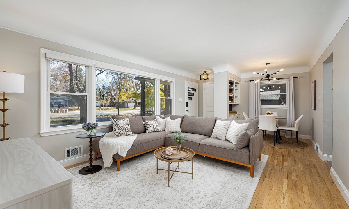 Plymouth House | Clean & Cozy 4BR Retreat, Hot Tub, 1 Mile to DTP