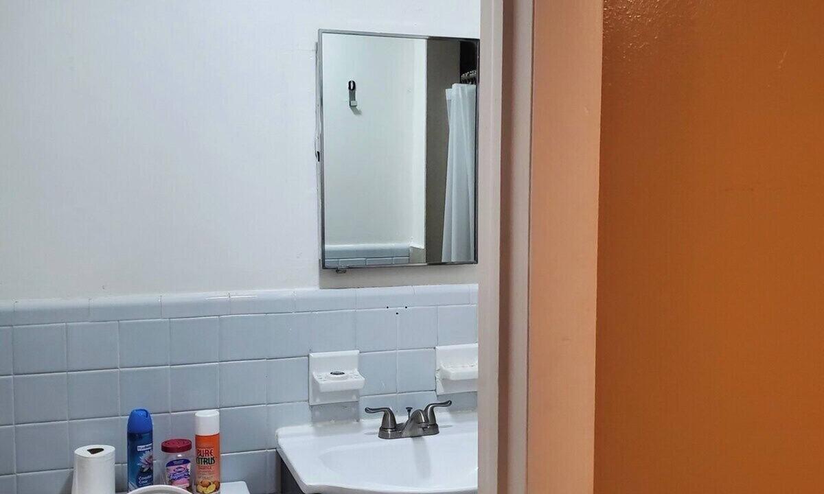 Huntsville House | Clean, Quiet, Affordable, Economic Private Queen Room7 Downtown Huntsville