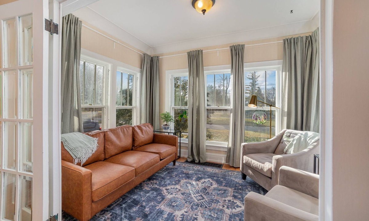 Center Avenue Historic District House | Close to Frankenmuth! Hot Tub, Fireplace, W/D,114Mbps Internet, Self Check-In
