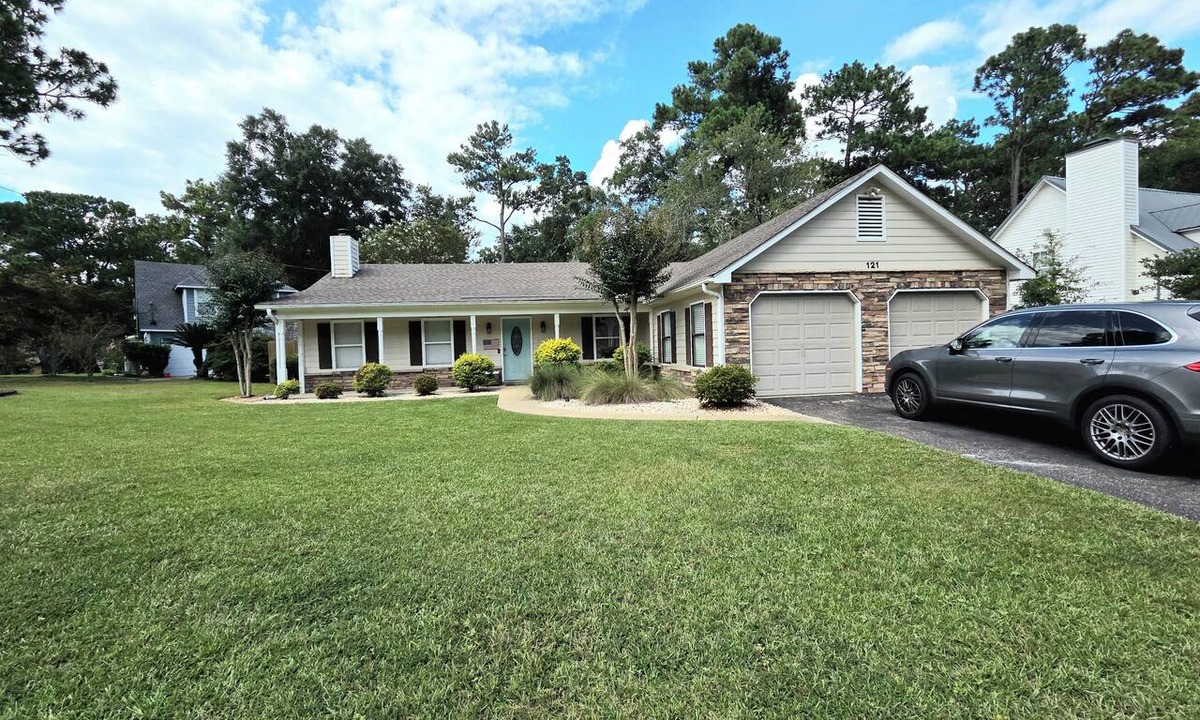 Daphne House | Coastal Retreat Daphne Near Fairhope Hot Tub Massage Chair Gulf Beaches