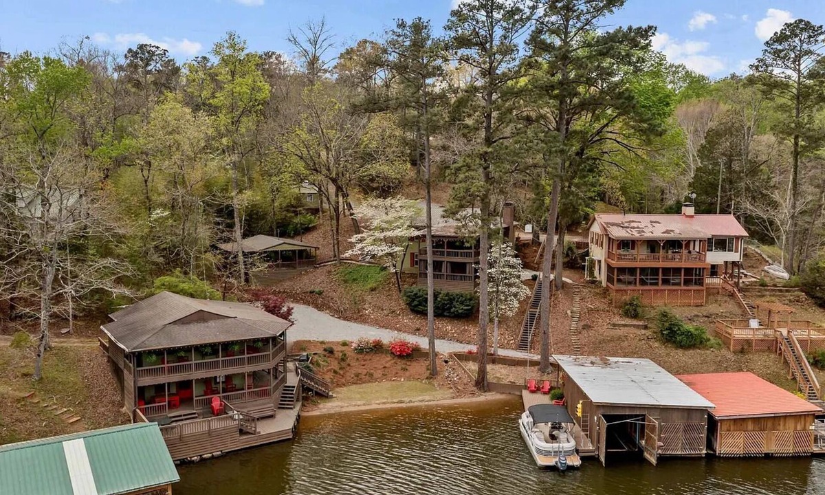 Clanton House | Come Relax @ The Hideaway Lakehouse - Walnut Creek, Lake Mitchell, Clanton - AL
