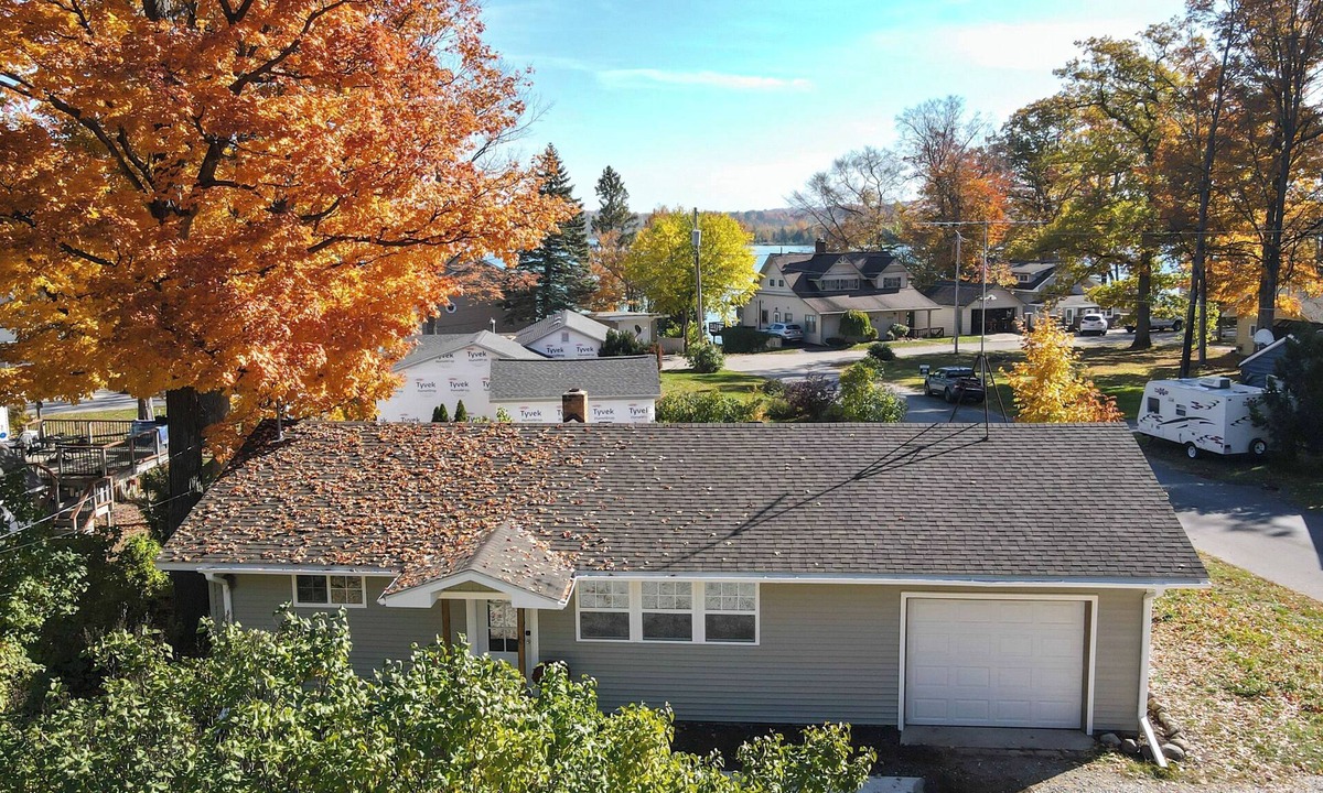 Elk Rapids Cottage | Comfortable 3 Bedroom Cottage in charming Elk Rapids