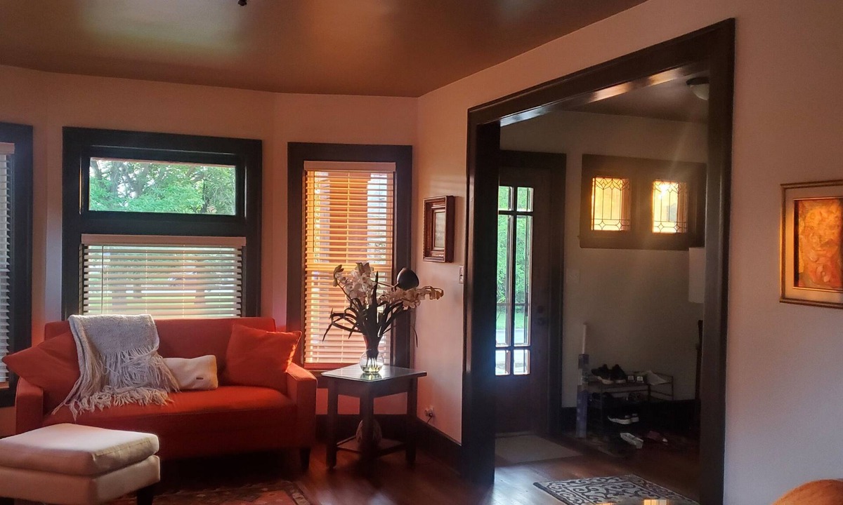 Detroit House | Comfortable Home Near Downtown Detroit - W Grand Blvd.