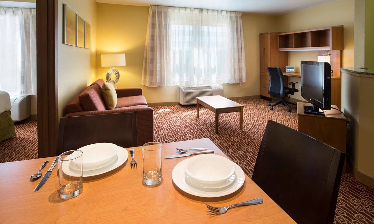 Novi Apartment | Comfortable Suite with Premium Channels Ideal for Family Stays in Novi