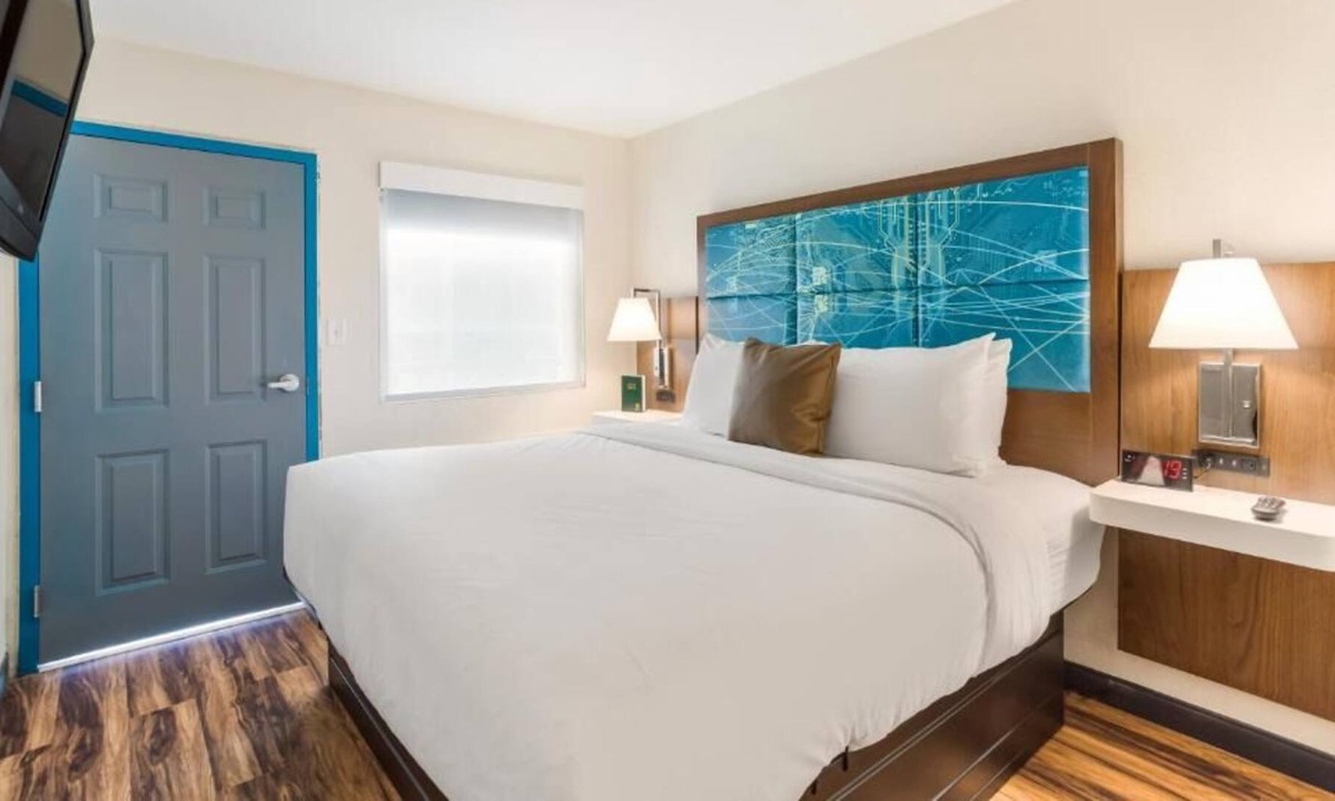 Merry Oaks House | Convenient Stay in Delhi! 4 Budget-friendly Units, Free Breakfast and Parking