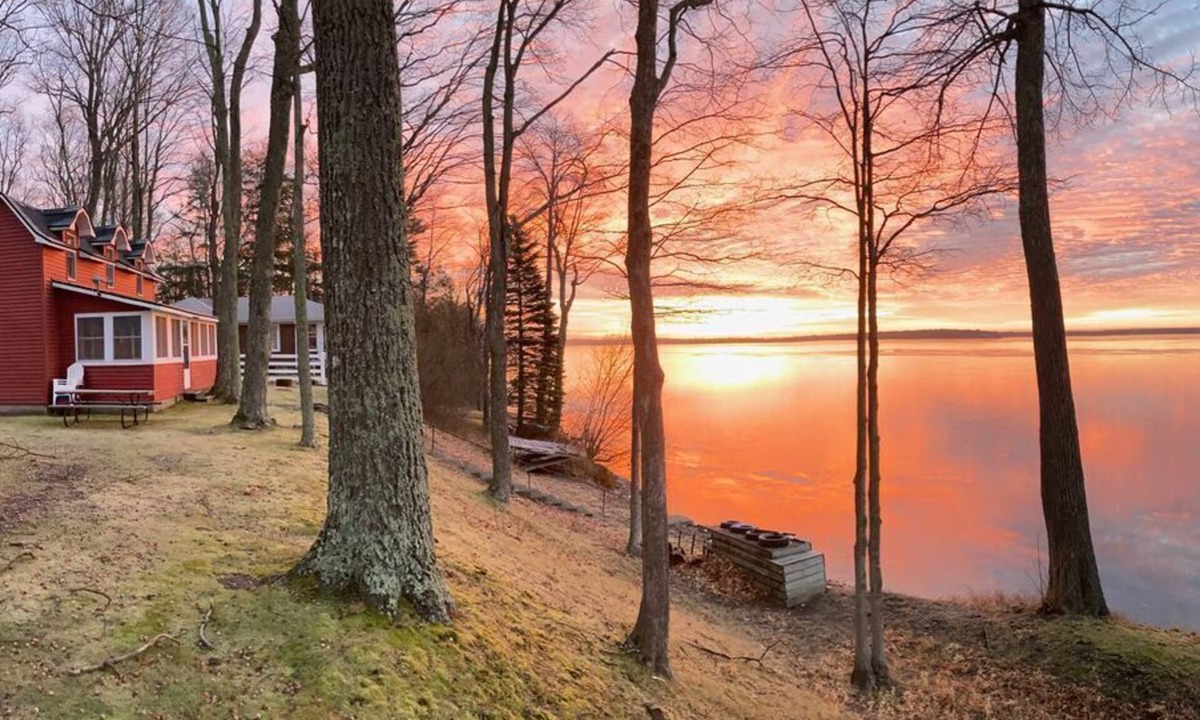 Carp Lake Cottage | Copper Water Cottage- Sun-Soaked Fun at Copper Water Cottage – Swim, Kayak & Relax by the Lake