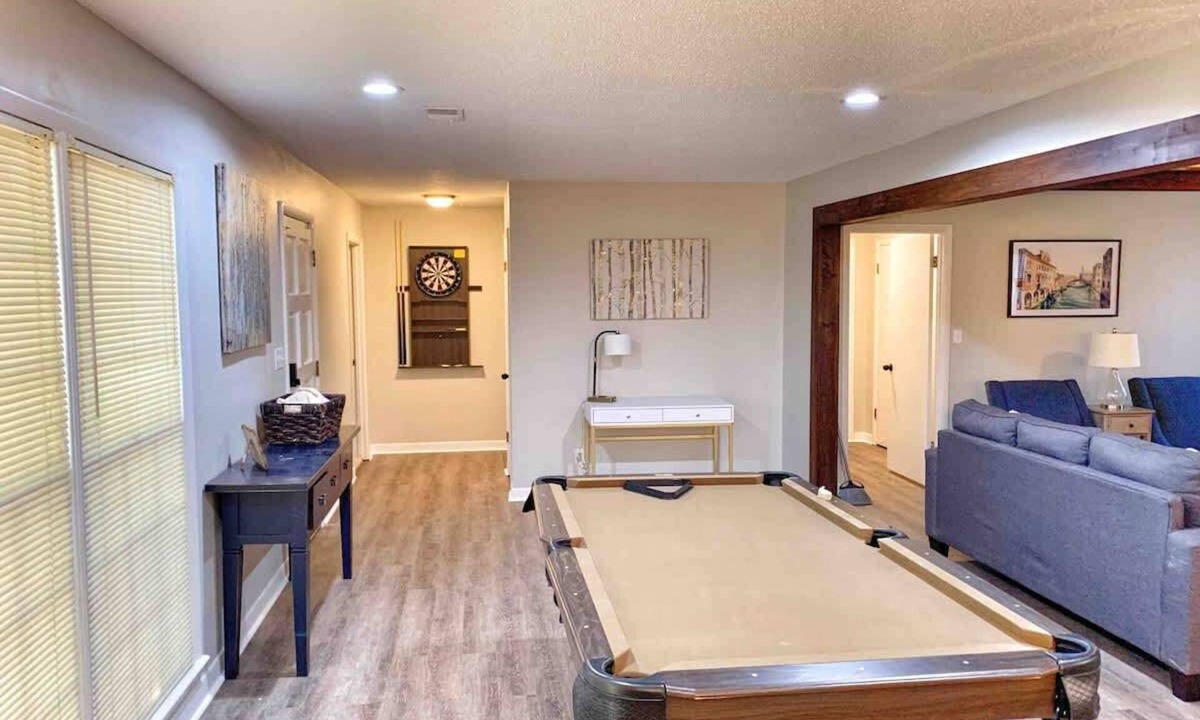 Decatur House | Corporate & Family Stay | Pool Table | Fire Pit | Pets OK