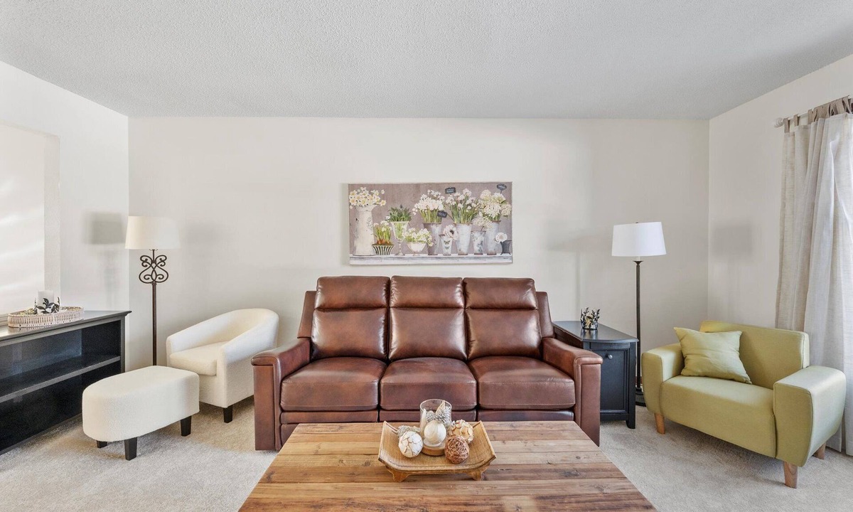 Southwyck House | Corporate Housing Townhouse Cozy yet spacious with finished basement.